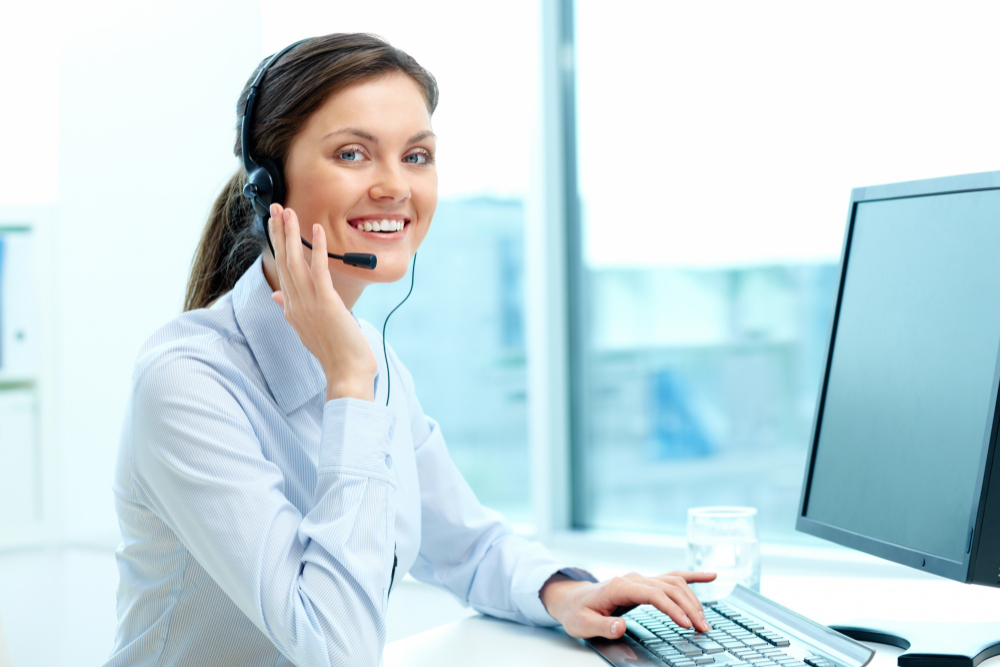 businesswoman-call-center-office businesswoman-call-center-office
